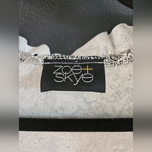 Dantelle Patterned Zoe+Skye Top - Picture 3 of 5